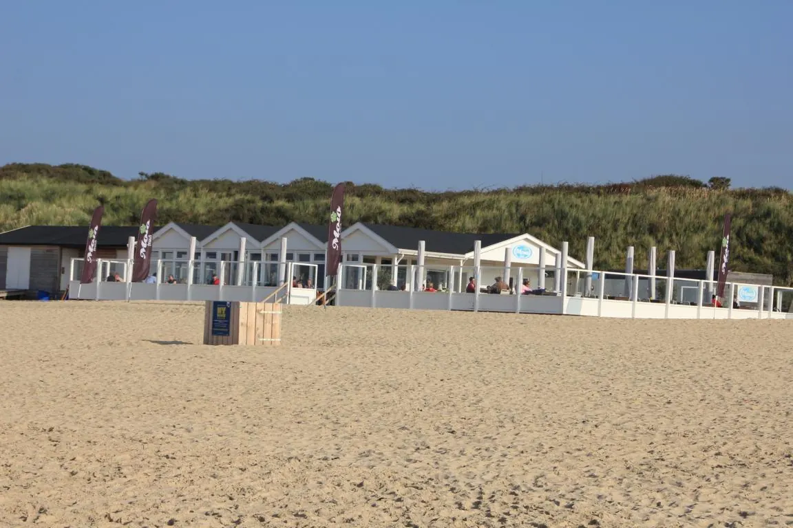 Strandpavillons am Strand von Cadzand-Bad